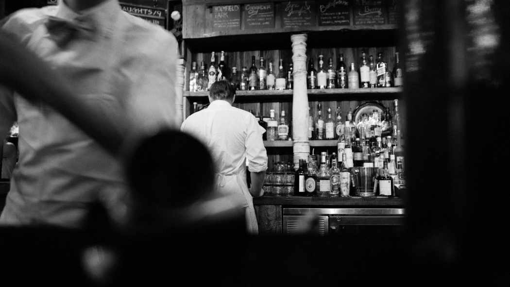 black-and-white-alcohol-bar-barkeeper